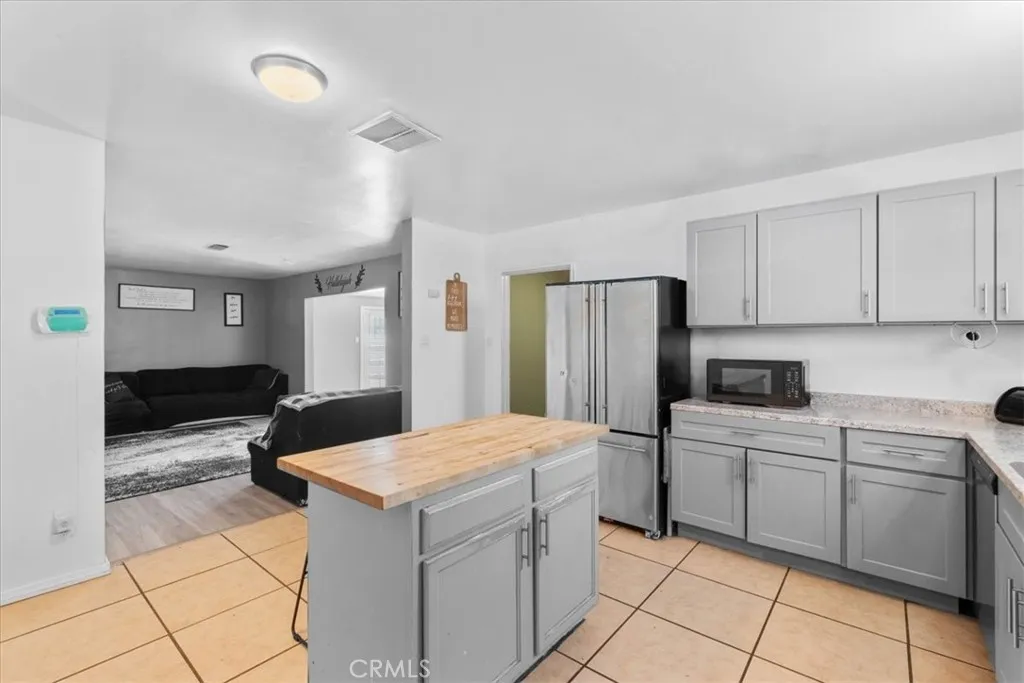 1417 W Marshall Boulevard, San Bernardino, California 92405 home-pic-14