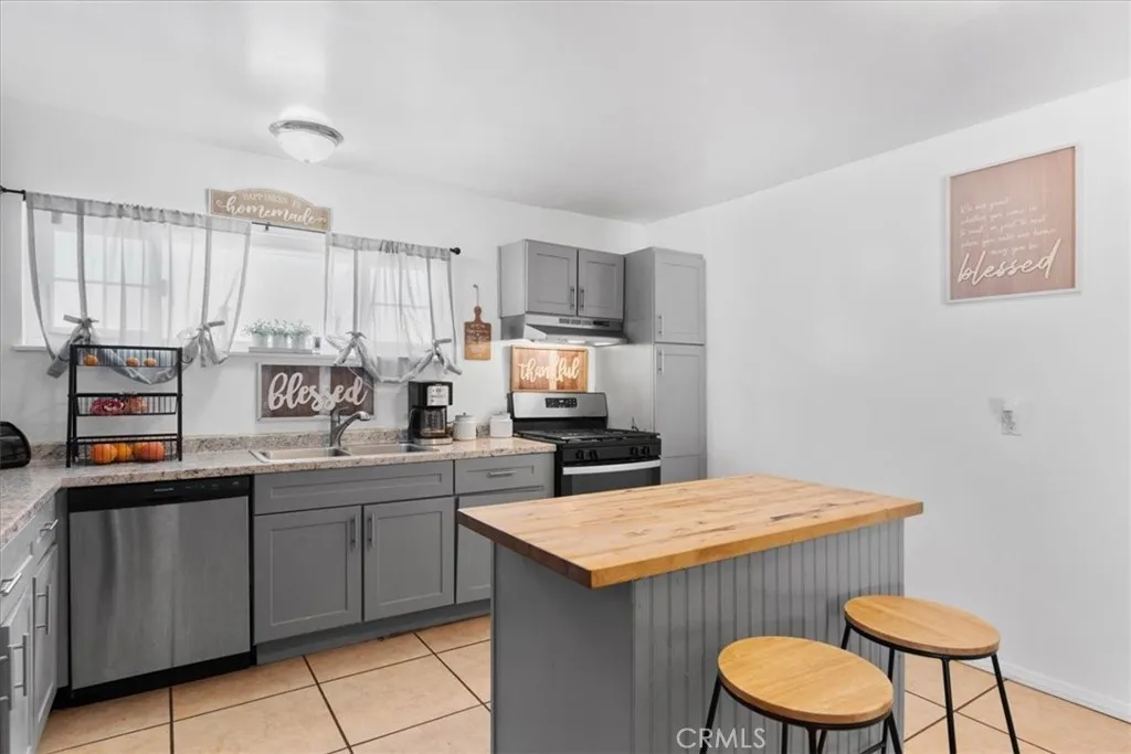 1417 W Marshall Boulevard, San Bernardino, California 92405 home-pic-11