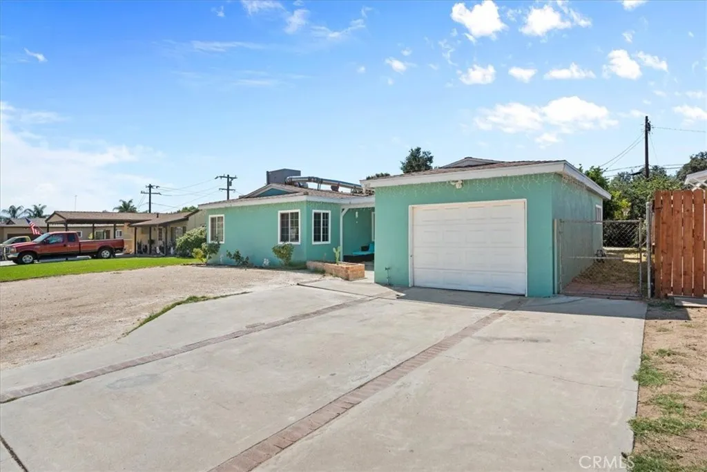 1417 W Marshall Boulevard, San Bernardino, California 92405 home-pic-2