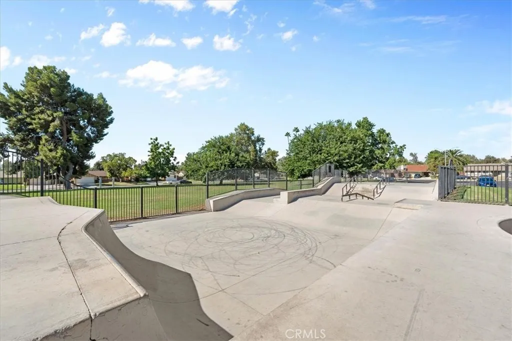 1417 W Marshall Boulevard, San Bernardino, California 92405 home-pic-33