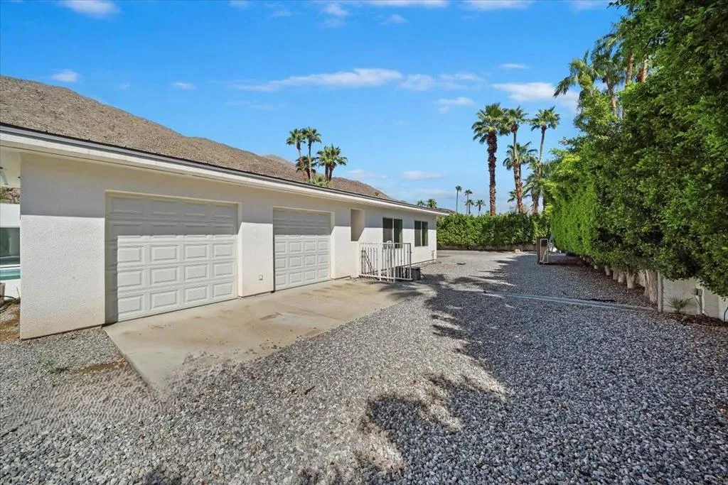 291 W Lilliana Drive, Palm Springs, California 92264 home-pic-35