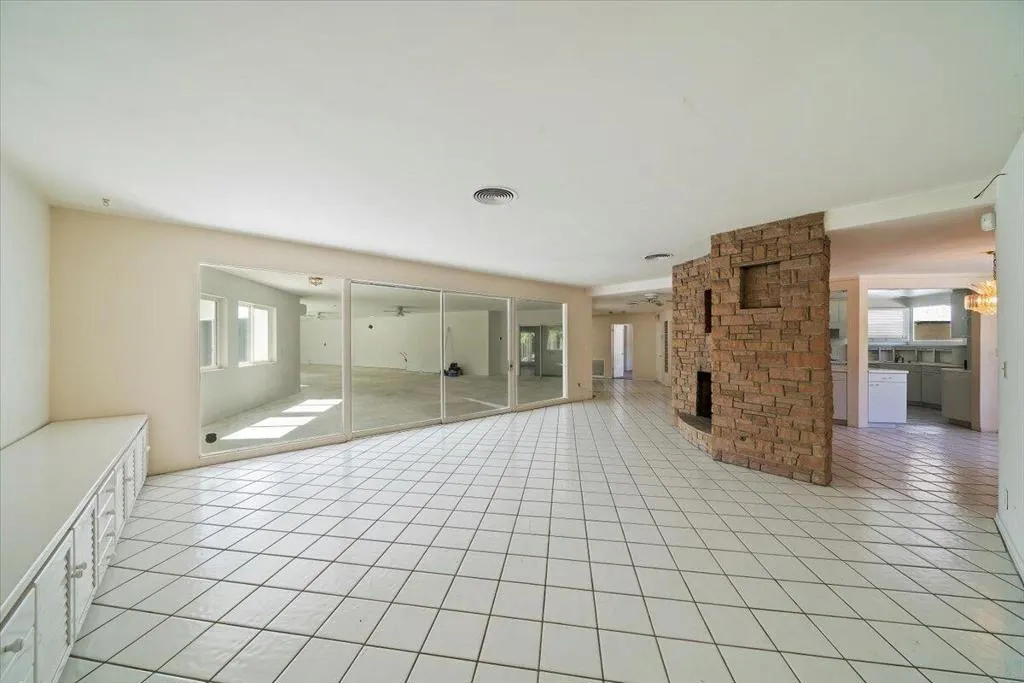 291 W Lilliana Drive, Palm Springs, California 92264 home-pic-12