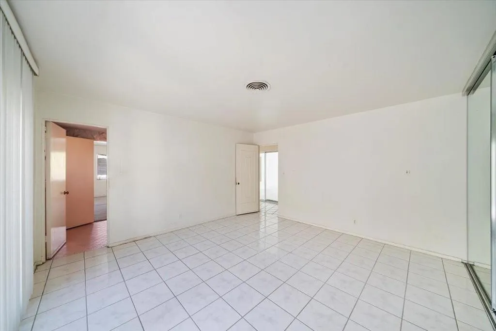 291 W Lilliana Drive, Palm Springs, California 92264 home-pic-22