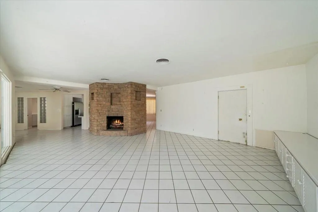 291 W Lilliana Drive, Palm Springs, California 92264 home-pic-11