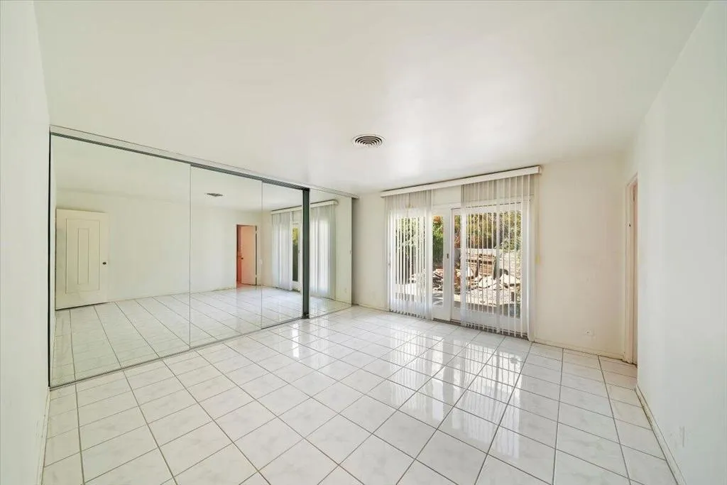 291 W Lilliana Drive, Palm Springs, California 92264 home-pic-23