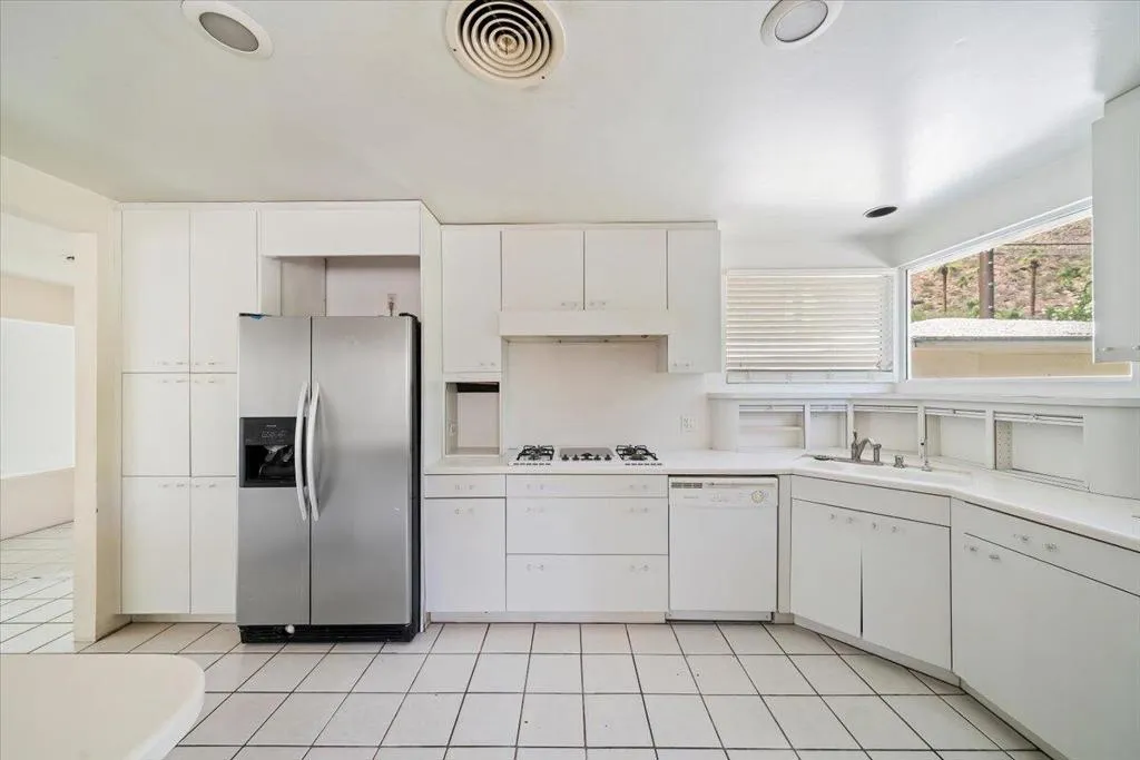 291 W Lilliana Drive, Palm Springs, California 92264 home-pic-16