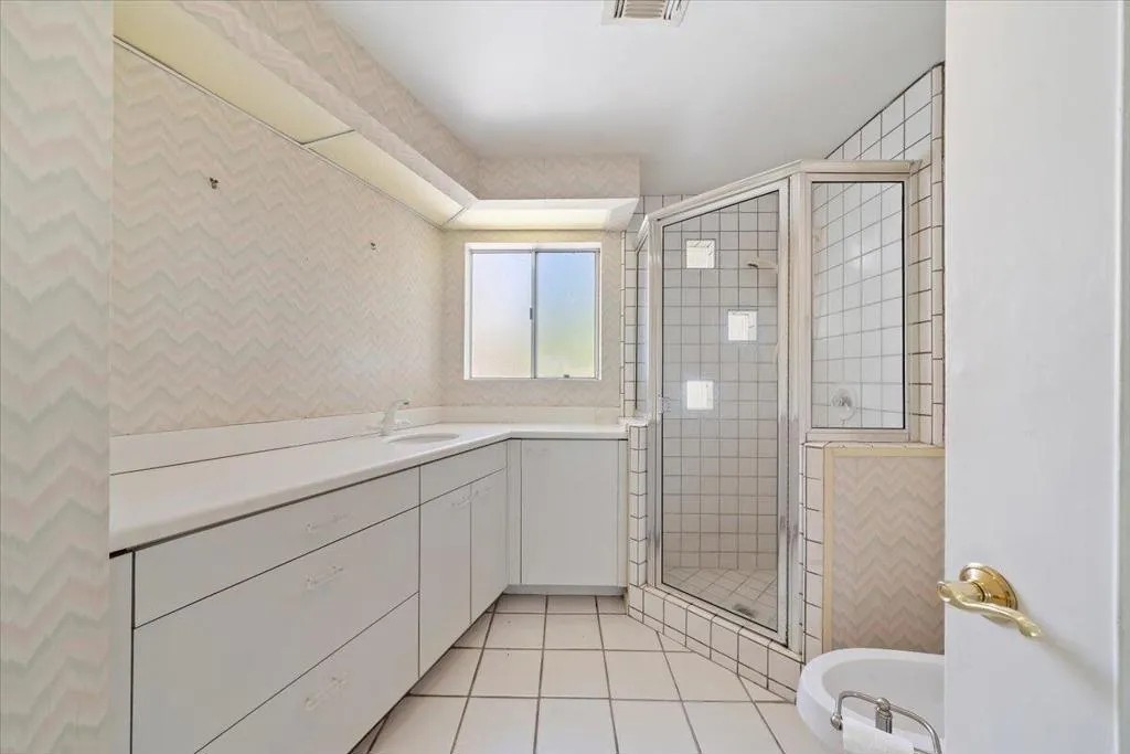 291 W Lilliana Drive, Palm Springs, California 92264 home-pic-18