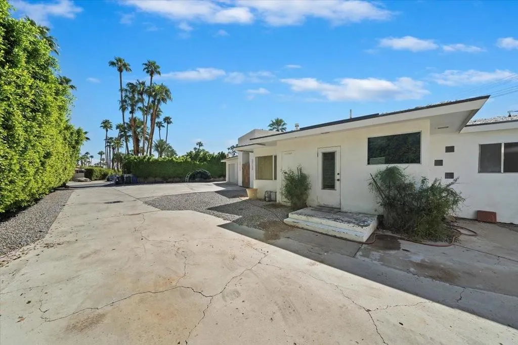 291 W Lilliana Drive, Palm Springs, California 92264 home-pic-36