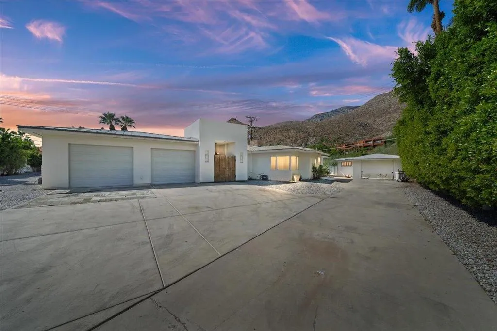 291 W Lilliana Drive, Palm Springs, California 92264 home-pic-0