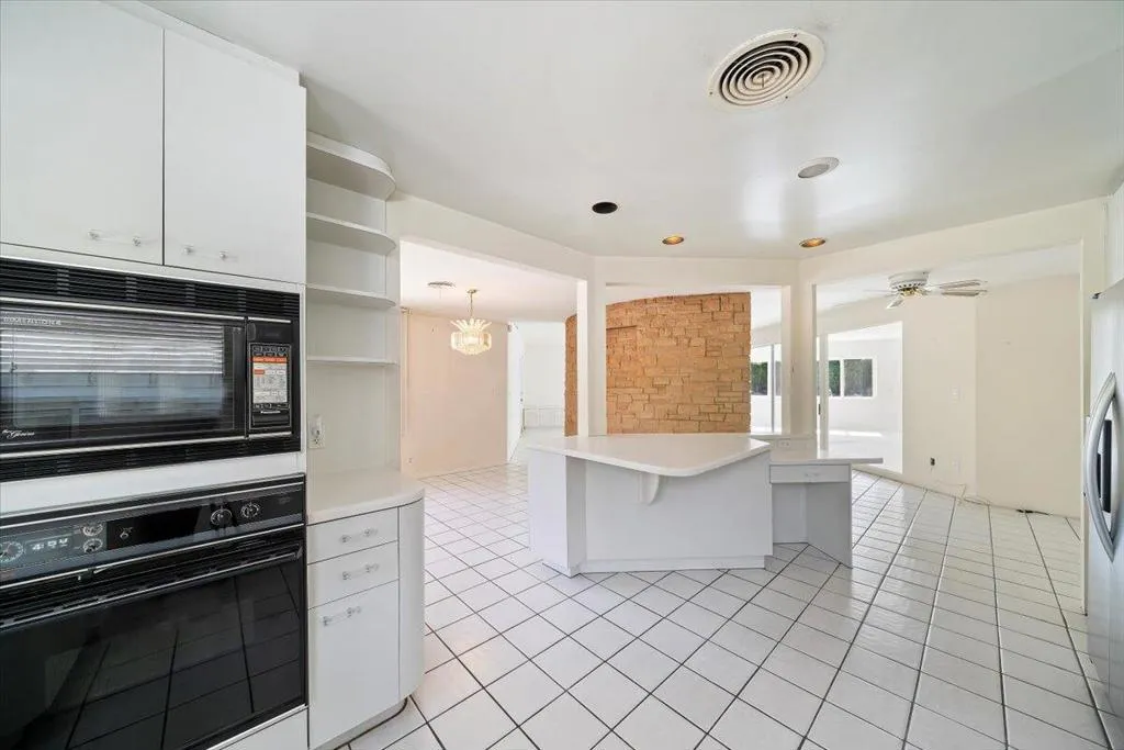 291 W Lilliana Drive, Palm Springs, California 92264 home-pic-17