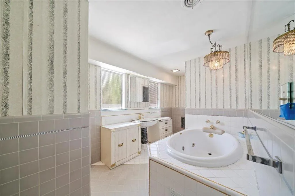 291 W Lilliana Drive, Palm Springs, California 92264 home-pic-26