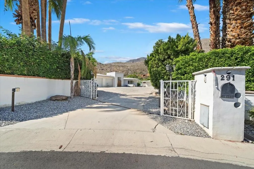 291 W Lilliana Drive, Palm Springs, California 92264 home-pic-10