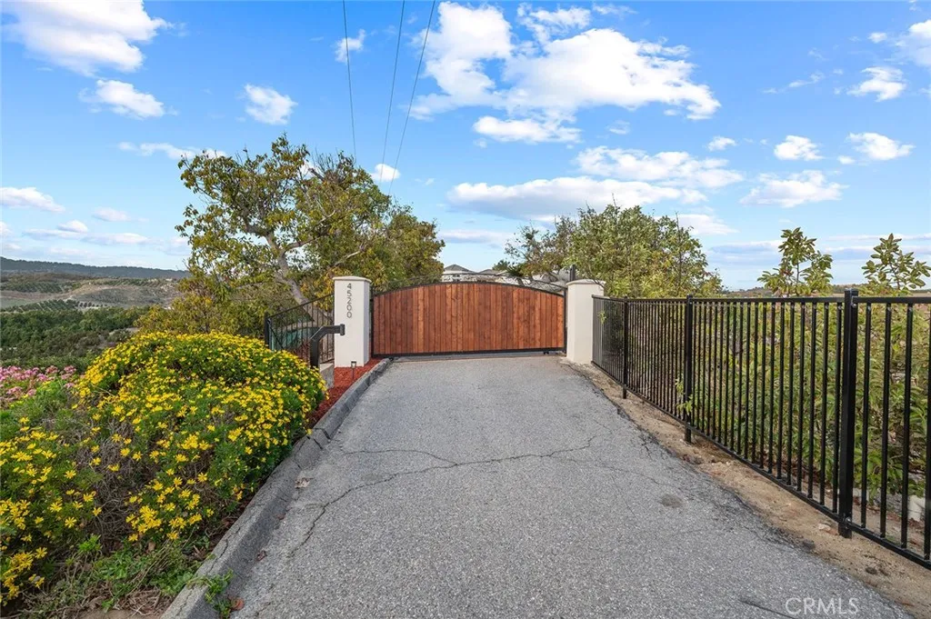 45200 Camaron Road, Temecula, California 92590 home-pic-1