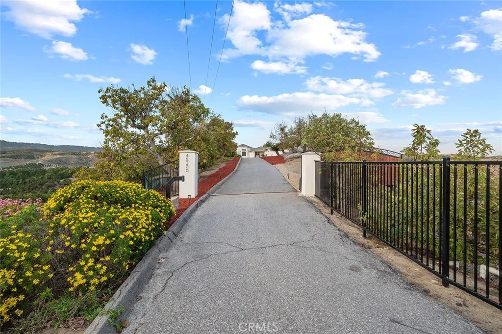 45200 Camaron Road, Temecula, California 92590 home-pic-2