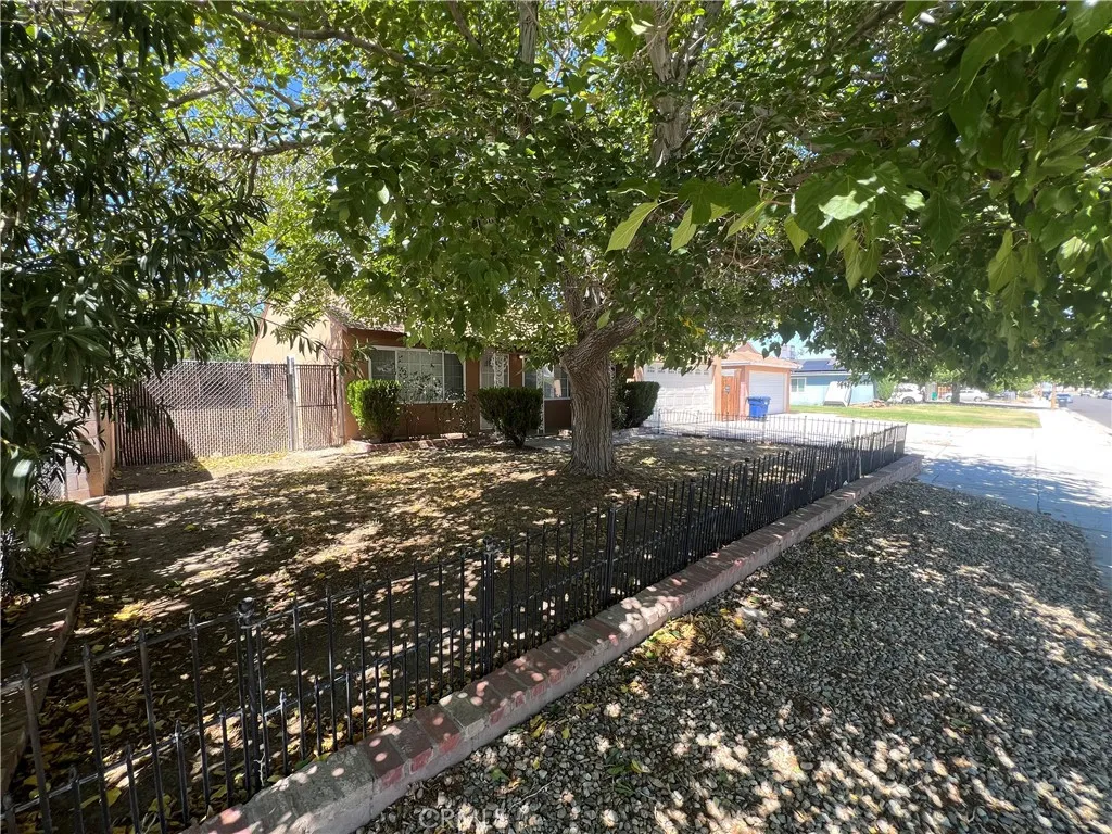 38609 32nd Street E, Palmdale, California 93550 home-pic-3