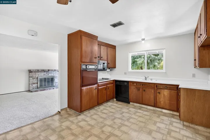 1200 Bay View Farm Rd, Pinole, California 94564