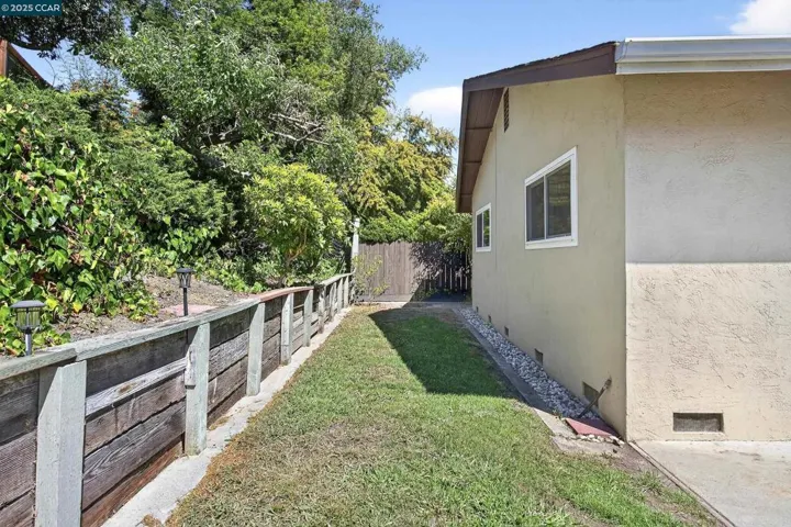 1200 Bay View Farm Rd, Pinole, California 94564