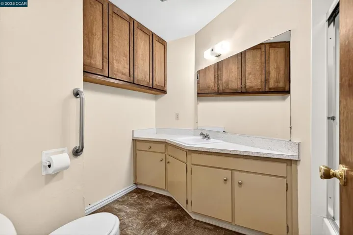 1200 Bay View Farm Rd, Pinole, California 94564