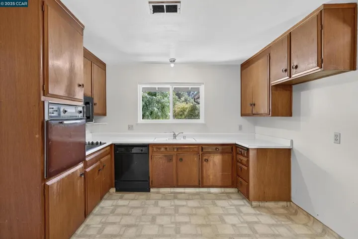 1200 Bay View Farm Rd, Pinole, California 94564