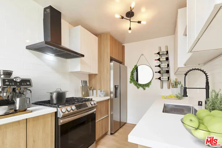 204 N Manhattan Place, Los Angeles, California 90004