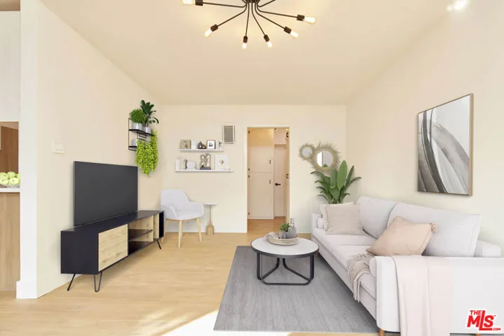 204 N Manhattan Place, Los Angeles, California 90004