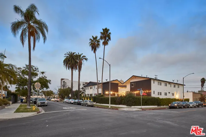 204 N Manhattan Place, Los Angeles, California 90004