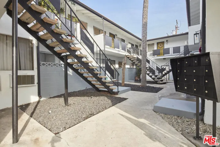 204 N Manhattan Place, Los Angeles, California 90004