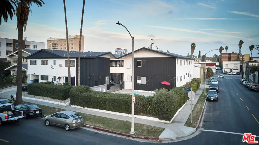 204 N Manhattan Place, Los Angeles, California 90004