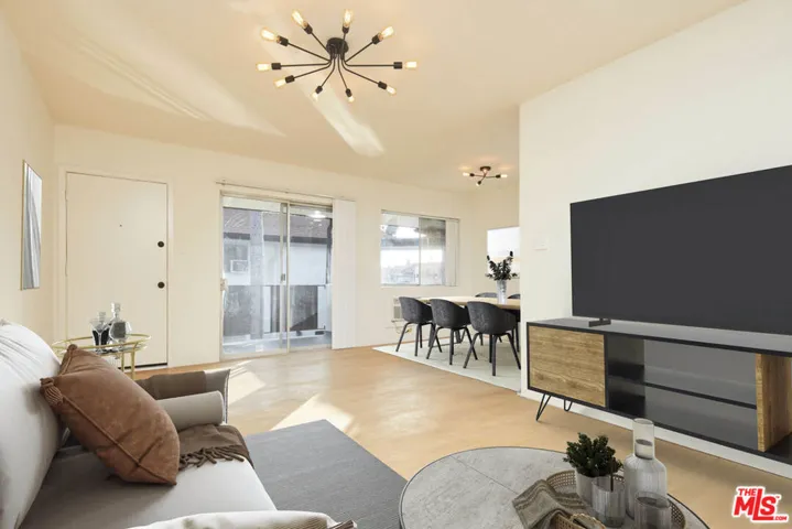 204 N Manhattan Place, Los Angeles, California 90004
