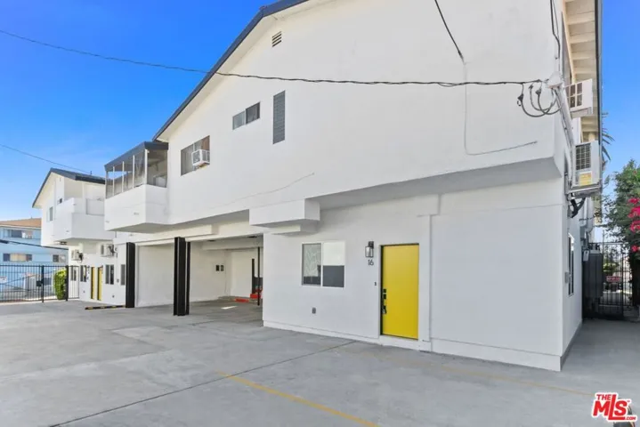 204 N Manhattan Place, Los Angeles, California 90004