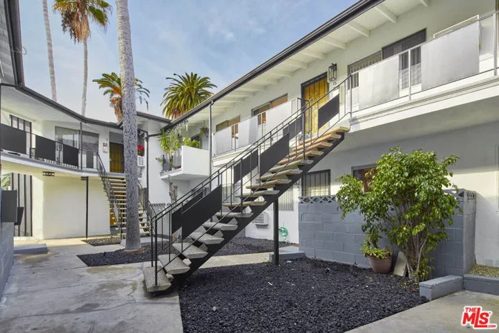 204 N Manhattan Place, Los Angeles, California 90004