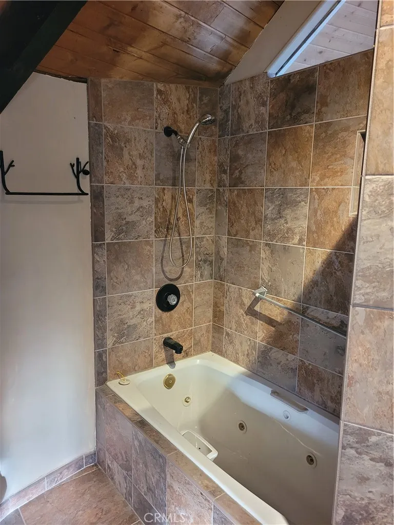 31612 City Creek Road, Running Springs, California 92382 home-pic-10
