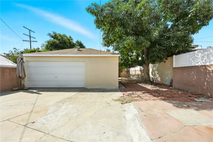 Detached Garage