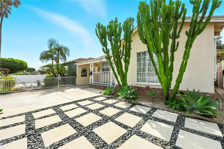 2732 Indiana Avenue, South Gate, California 90280