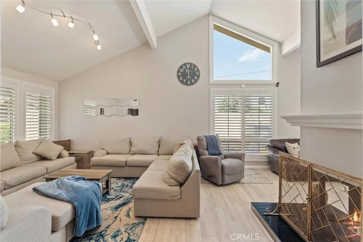 Living room with vaulted ceilings and gas fireplace.
