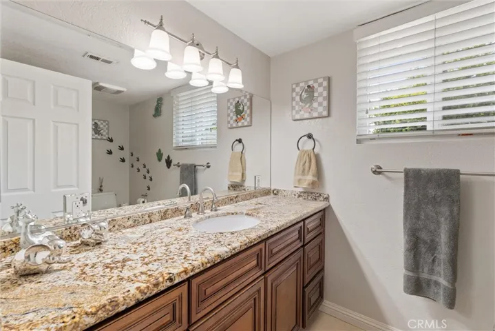 Upstairs guest bathroom with beautiful granite countertops.