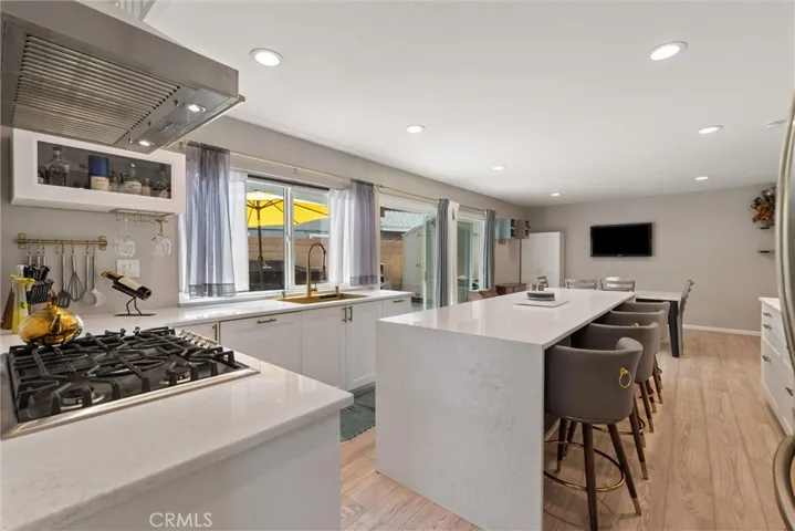 Large oversized island with ample seating.