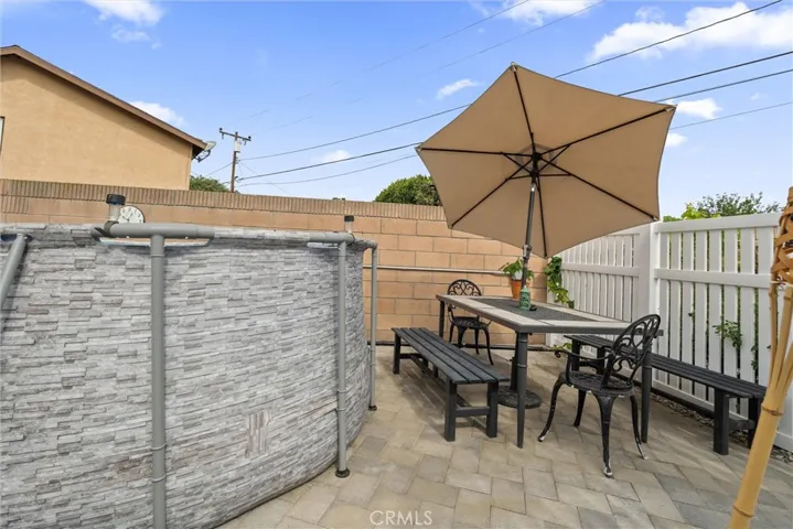 Plenty of space inside the vinyl fencing for pool side dining al fresco.