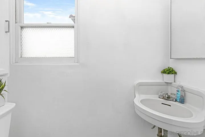 Primary bedroom bathroom