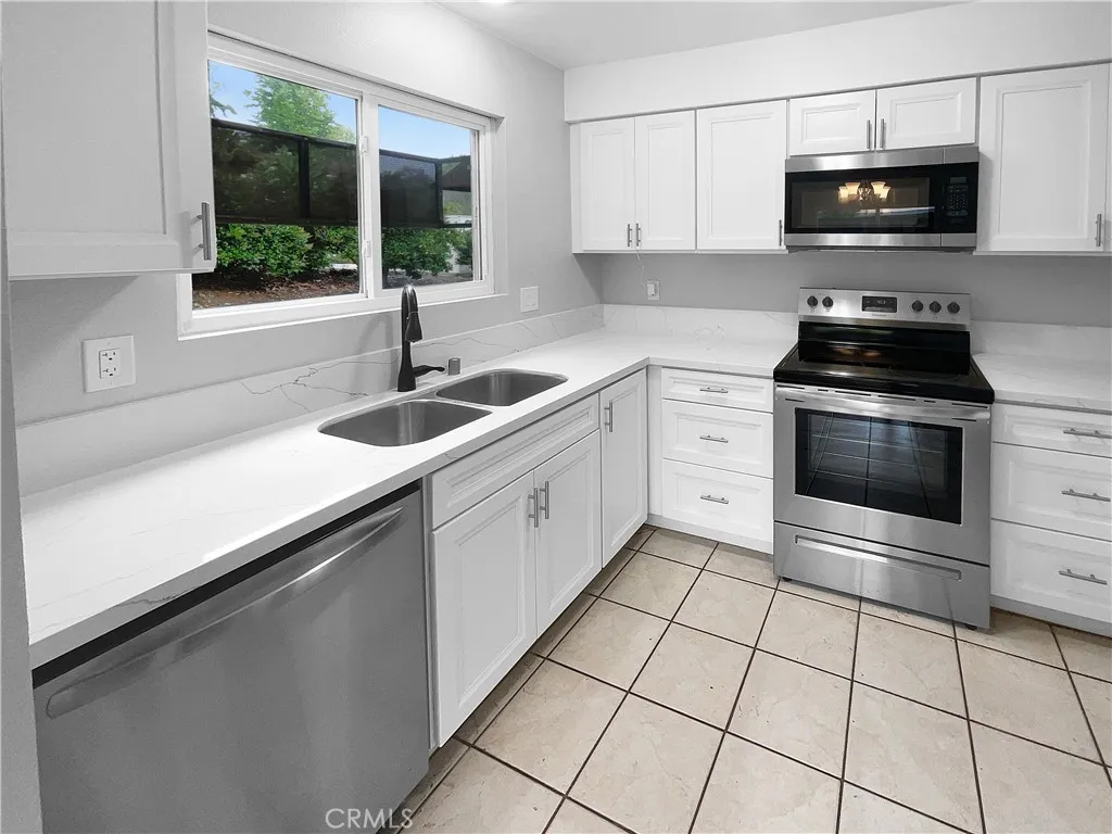 4402 Chickadee Way, Oceanside, California 92057 home-pic-3