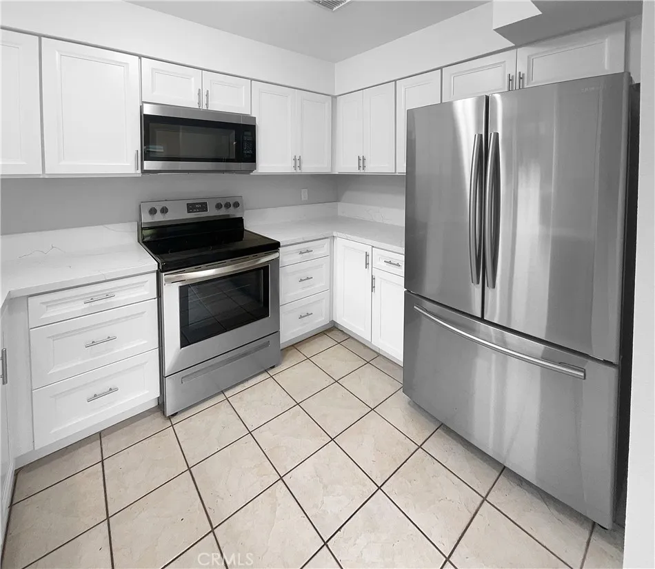 4402 Chickadee Way, Oceanside, California 92057 home-pic-4