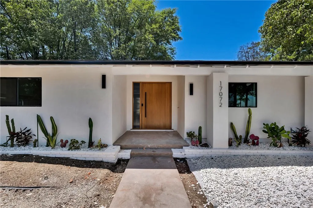 17072 Oak View Drive, Encino, California 91436, 4 Bedrooms Bedrooms, ,3 BathroomsBathrooms,Residential Lease,For Rent,Oak View,SR25198646