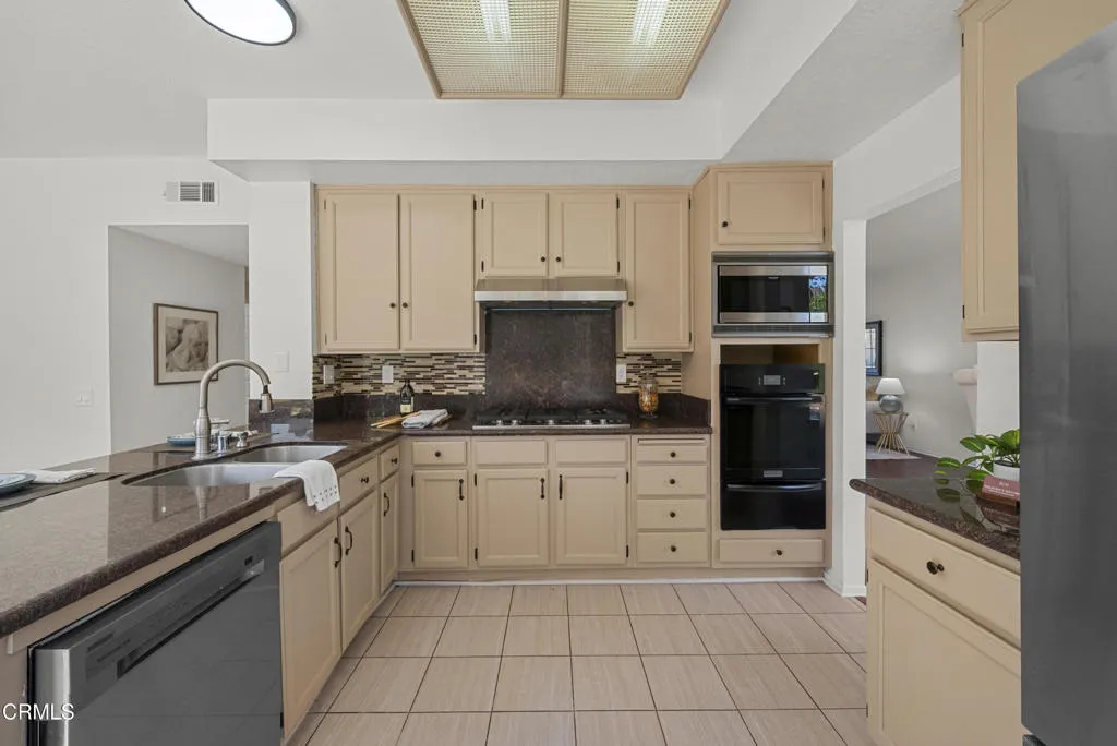 1950 Devonshire Drive, Oxnard, California 93030 home-pic-6