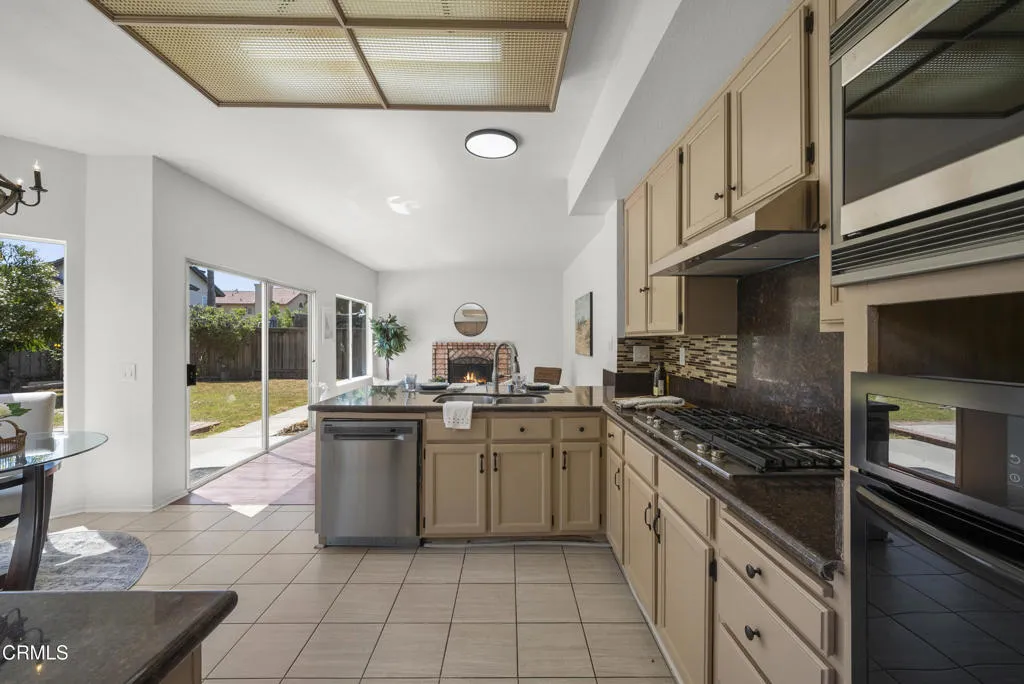 1950 Devonshire Drive, Oxnard, California 93030 home-pic-5
