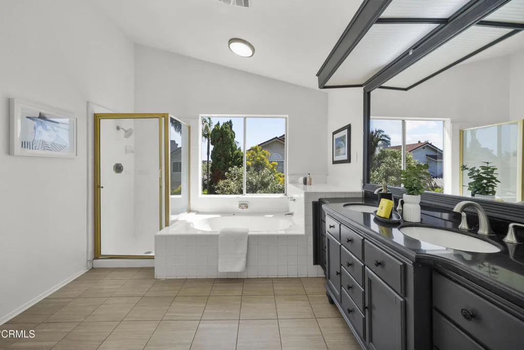 1950 Devonshire Drive, Oxnard, California 93030 home-pic-28