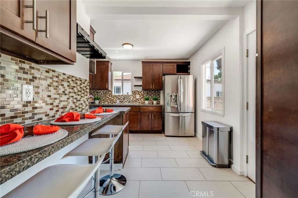6901 Bertrand Avenue, Reseda, California 91335 home-pic-7