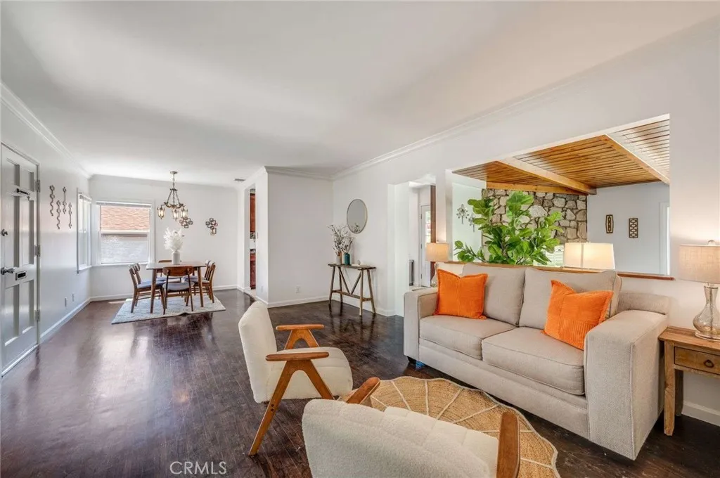 6901 Bertrand Avenue, Reseda, California 91335 home-pic-3
