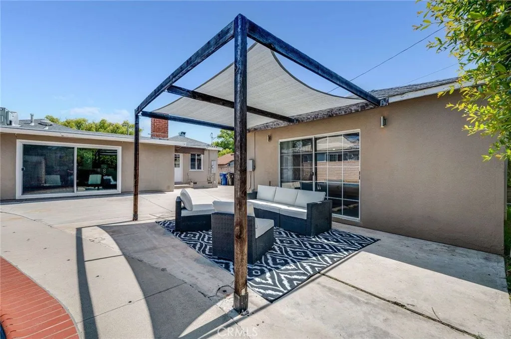 6901 Bertrand Avenue, Reseda, California 91335 home-pic-23