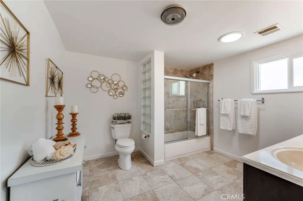 6901 Bertrand Avenue, Reseda, California 91335 home-pic-19