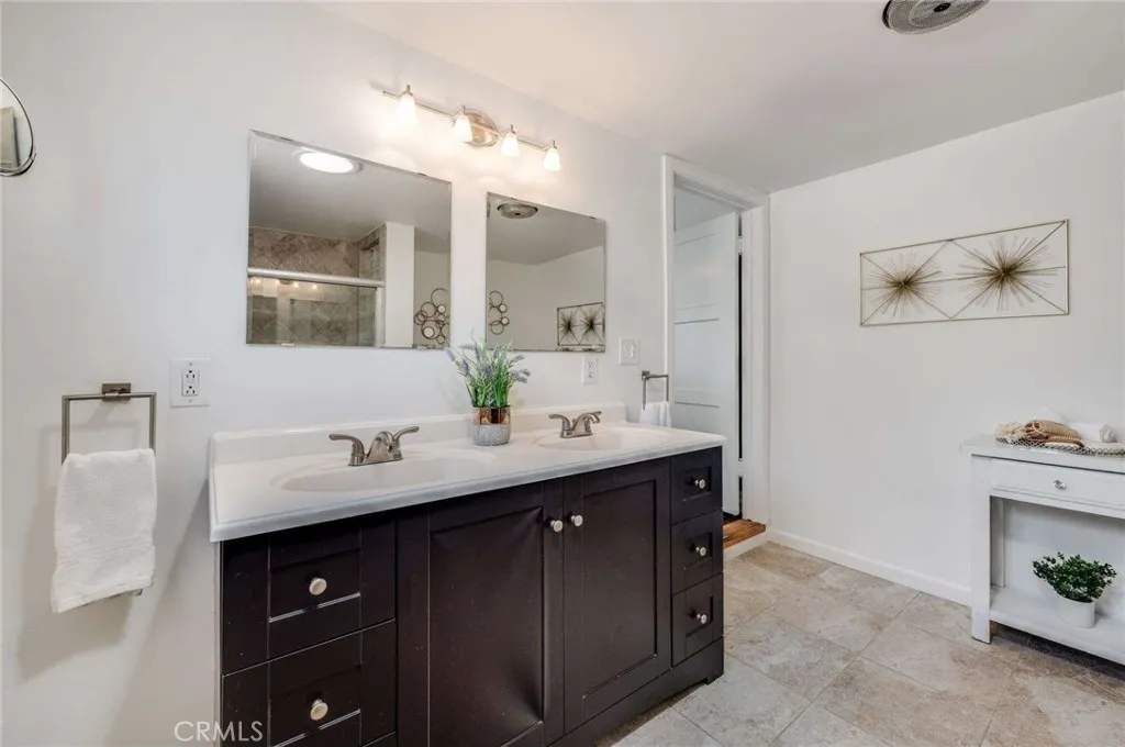 6901 Bertrand Avenue, Reseda, California 91335 home-pic-20